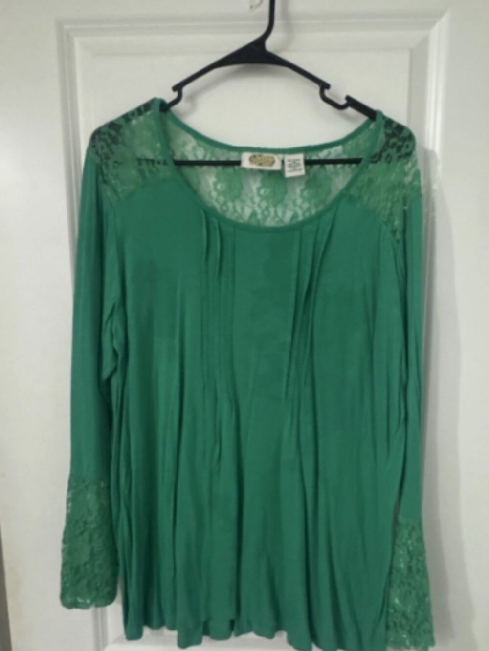 Collections Etc. Green Lace Trim Long Sleeve Top